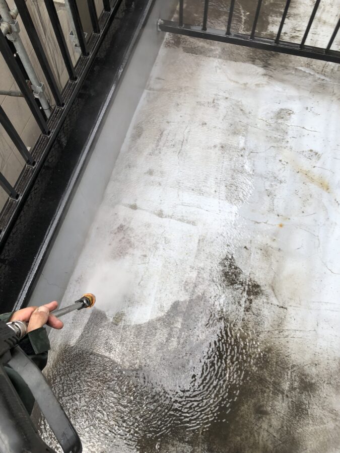 八王子市　4世帯アパート外壁屋根塗装工事　防水層高圧洗浄